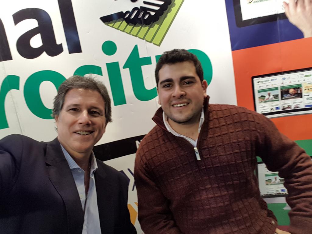 Aca en #rural2017 con Juan Pablo Lattanti de <a href="/LimousinARG/">Limousin Argentina</a> <a href="/MVLagos/">𝘔𝘢. 𝘝𝘪𝘳𝘨𝘪𝘯𝘪𝘢 𝘓𝘢𝘨𝘰𝘴</a> @Juan22murg <a href="/AteneosCARBAP/">Ateneos CARBAP</a>