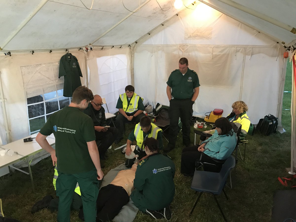 WatersideEMS's tweet photo. #TeamWEMS having some #CPD #Training during some down time at Netley Marsh Steam & Craft Show #SetUpDay..
#Learning #Refresher #MedicalTeam https://t.co/4DV410CUfa