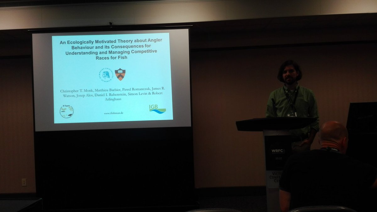 RArlinghausFish's tweet photo. Chris Monk showing new theory how fish and anglers interact. #wrfc8 @LeibnizIGB https://t.co/K8N9LnSuG9