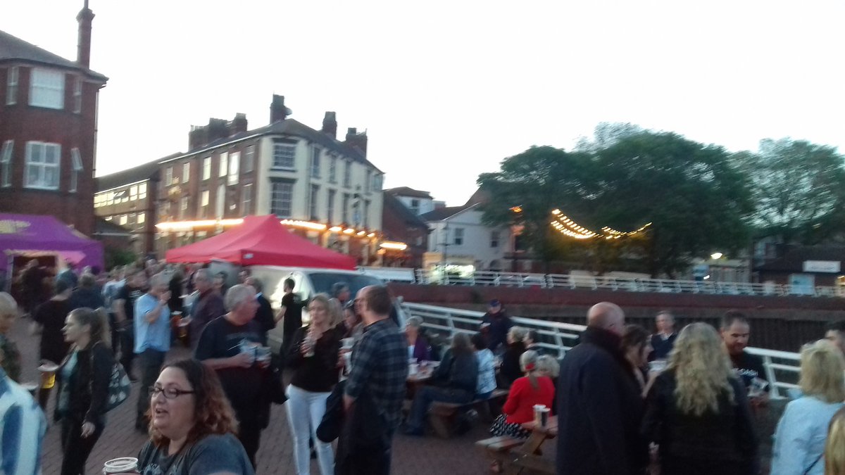 bbcburnsy's tweet photo. City of Culture working it's magic down @minerva_hull for @Keepitcash at @HullFolk . Great setting. #Hull2017 https://t.co/mgQU0Alqwu