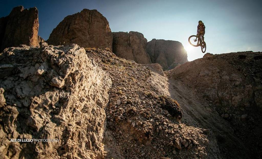 CedricGracia's tweet photo. So many good ones from this place @aledilullophotography 🤘
#sunset #sun #bike #love #mountains #rad #cgvlog
Check my daily vlog in my YouT… https://t.co/WSzEyeNNT7