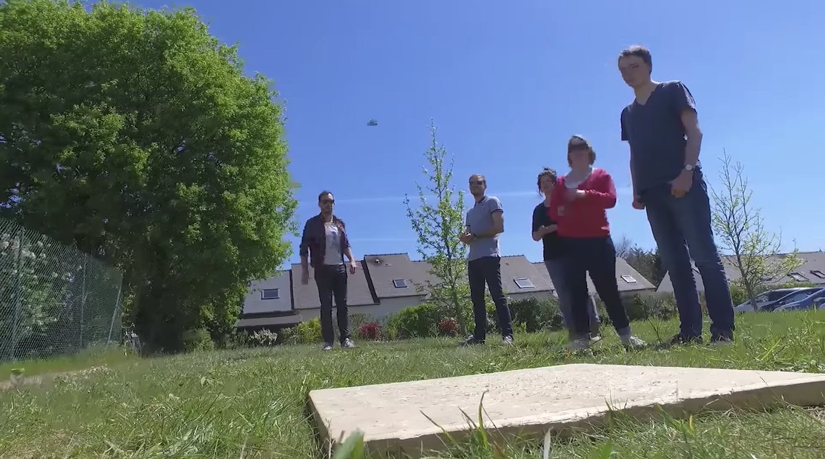Le_Poool's tweet photo. [vidéo] Chez @Mediaveille, on joue au palet. Mais aussi au babyfoot (un peu) et à l'ordinateur (beaucoup) 😄 #PassFT https://t.co/OsaRwrwahF https://t.co/aZvdXIdfeF
