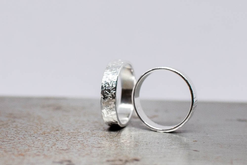 v2designworks's tweet photo. Textured Mens Silver Ring Band, Distressed Ring For Him, U… https://t.co/fuf9aV6LLD #escapeaverage #TexturedMensRing https://t.co/y0MTaSvvX1