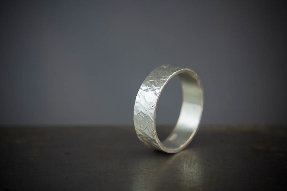 v2designworks's tweet photo. Textured Mens Silver Ring Band, Distressed Ring For Him, U… https://t.co/fuf9aV6LLD #escapeaverage #TexturedMensRing https://t.co/y0MTaSvvX1