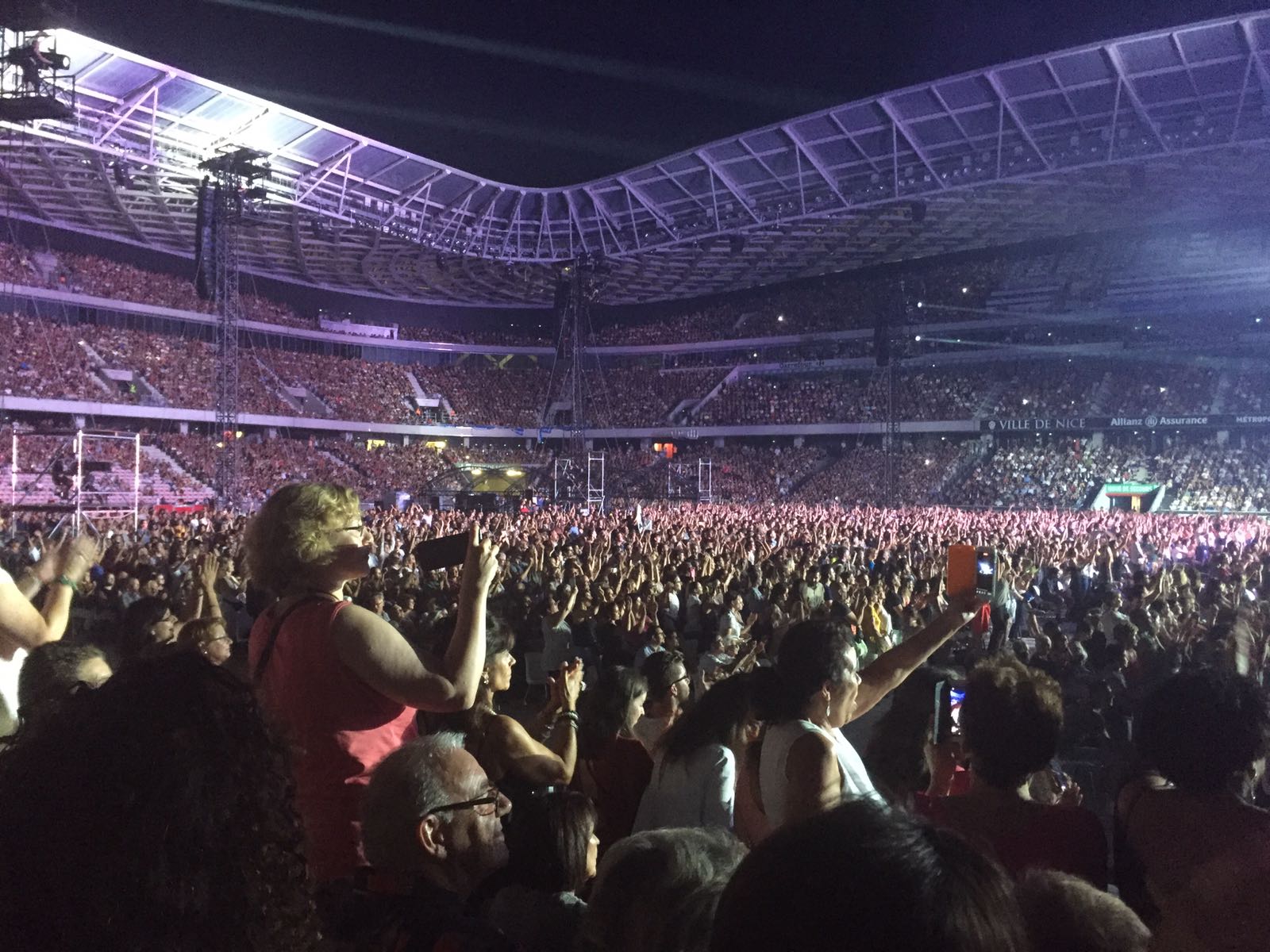 Twitter 上的allianz Riviera Le Public Est En Transe Celinedion A L Allianzriviera Celinedionlive17 T Co Zfbe7ghxyg Twitter
