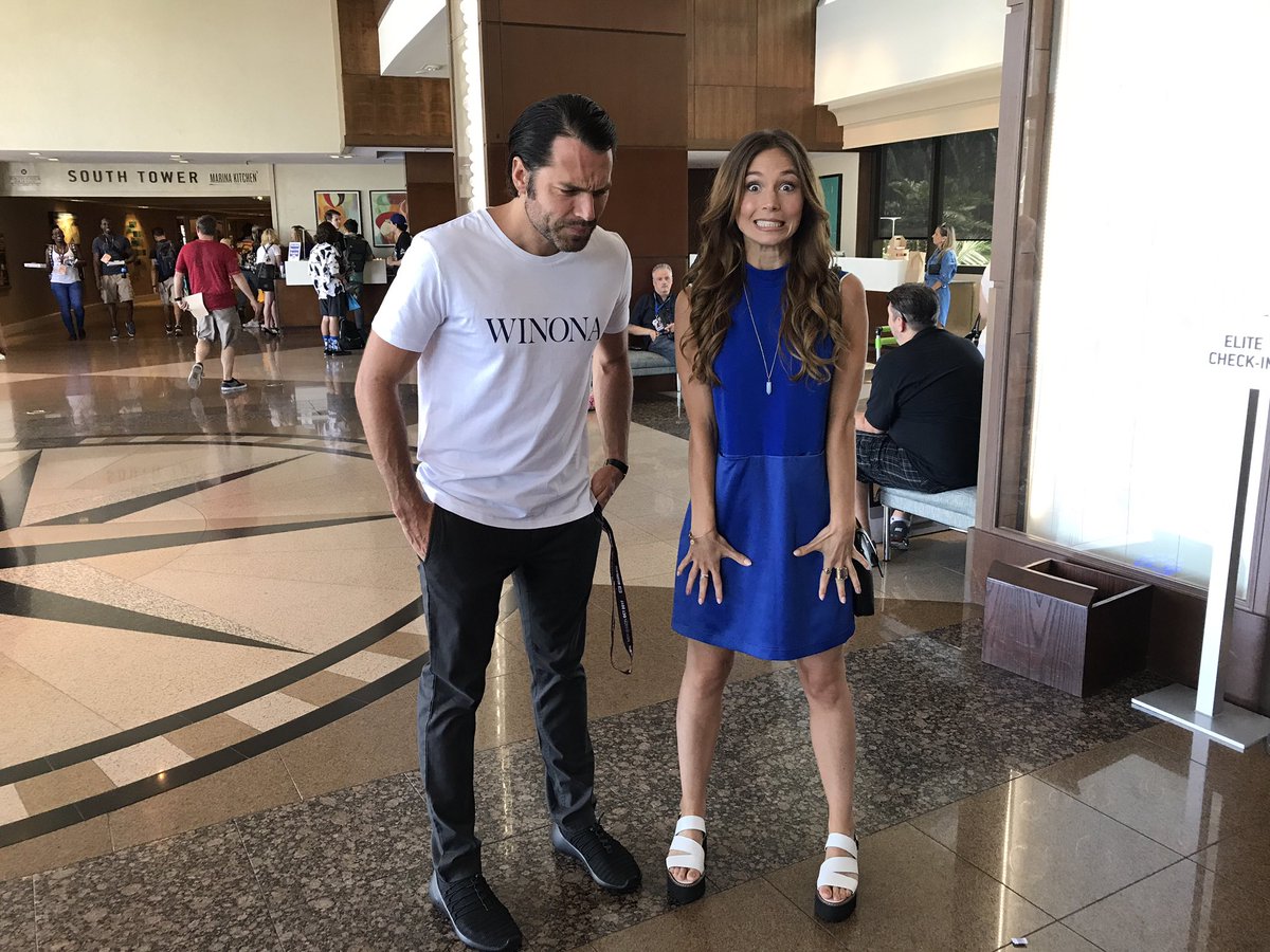realtimrozon's tweet photo. San Diego Comic Con 🔥 @DominiqueP_C @WynonnaEarp @Comic_Con #SDCC17 https://t.co/DUUBOjMZTr