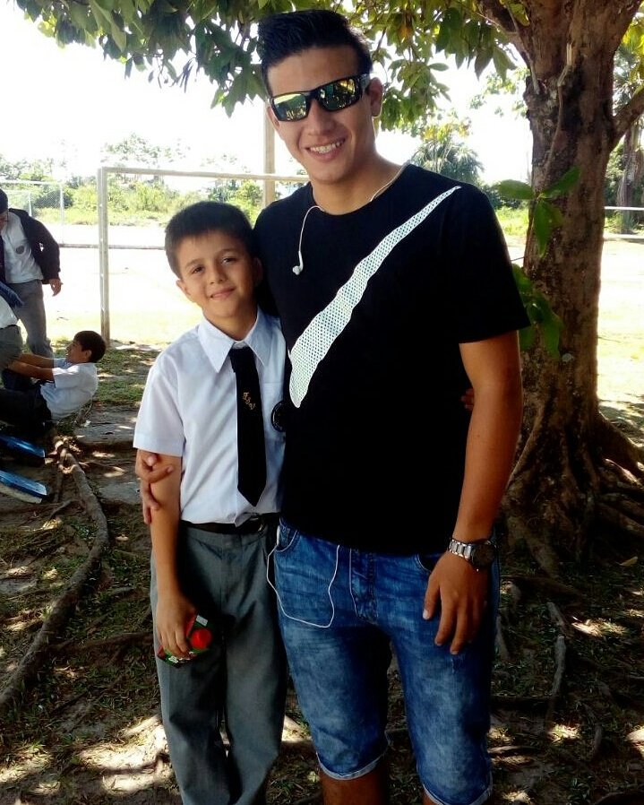 ndelaguila92's tweet photo. #ConElBlanquito #Amor #Sobrino #Familia #DiaDelLogro #ConFap #Igualitos ❤⚽😍 https://t.co/ch3CG6FcSo