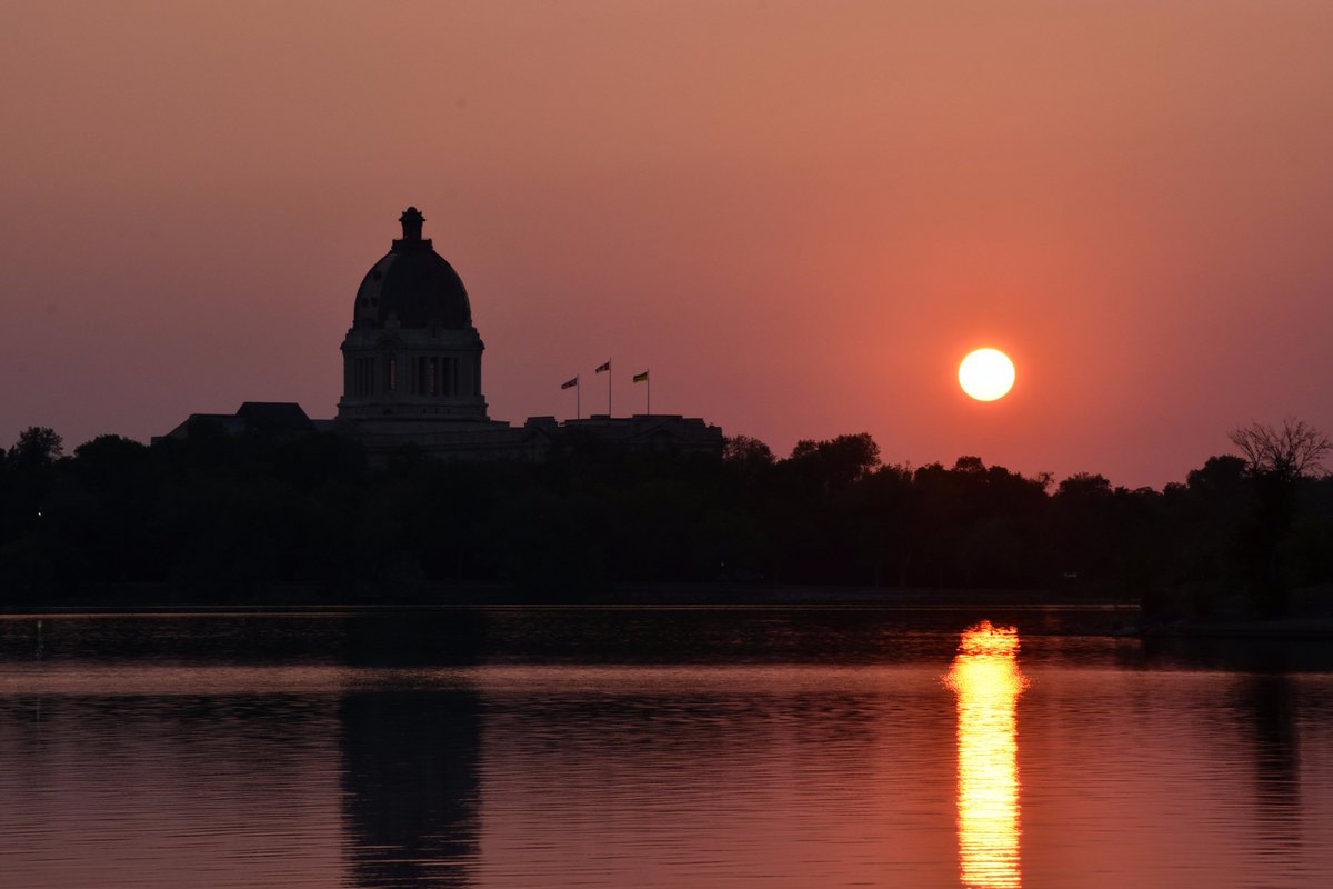 banadian's tweet photo. @WascanaCentre Another great night on the lake Wednesday. https://t.co/yDo8MoIMCa