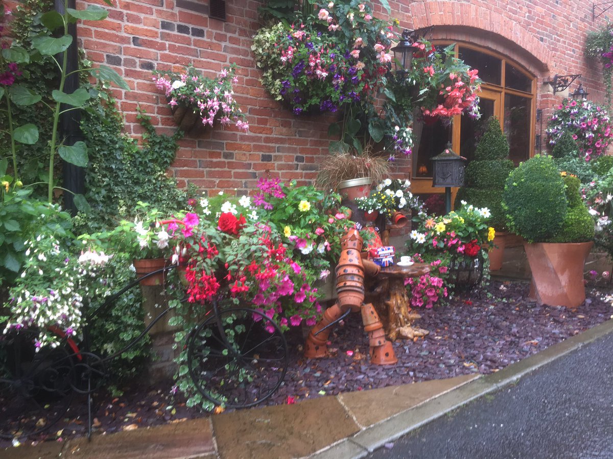 ellicargardens's tweet photo. Judging Retford in Bloom today great to see so many bright, creative, colourful front gardens cheering up the town, uniting communities https://t.co/MXmEK6QrbH