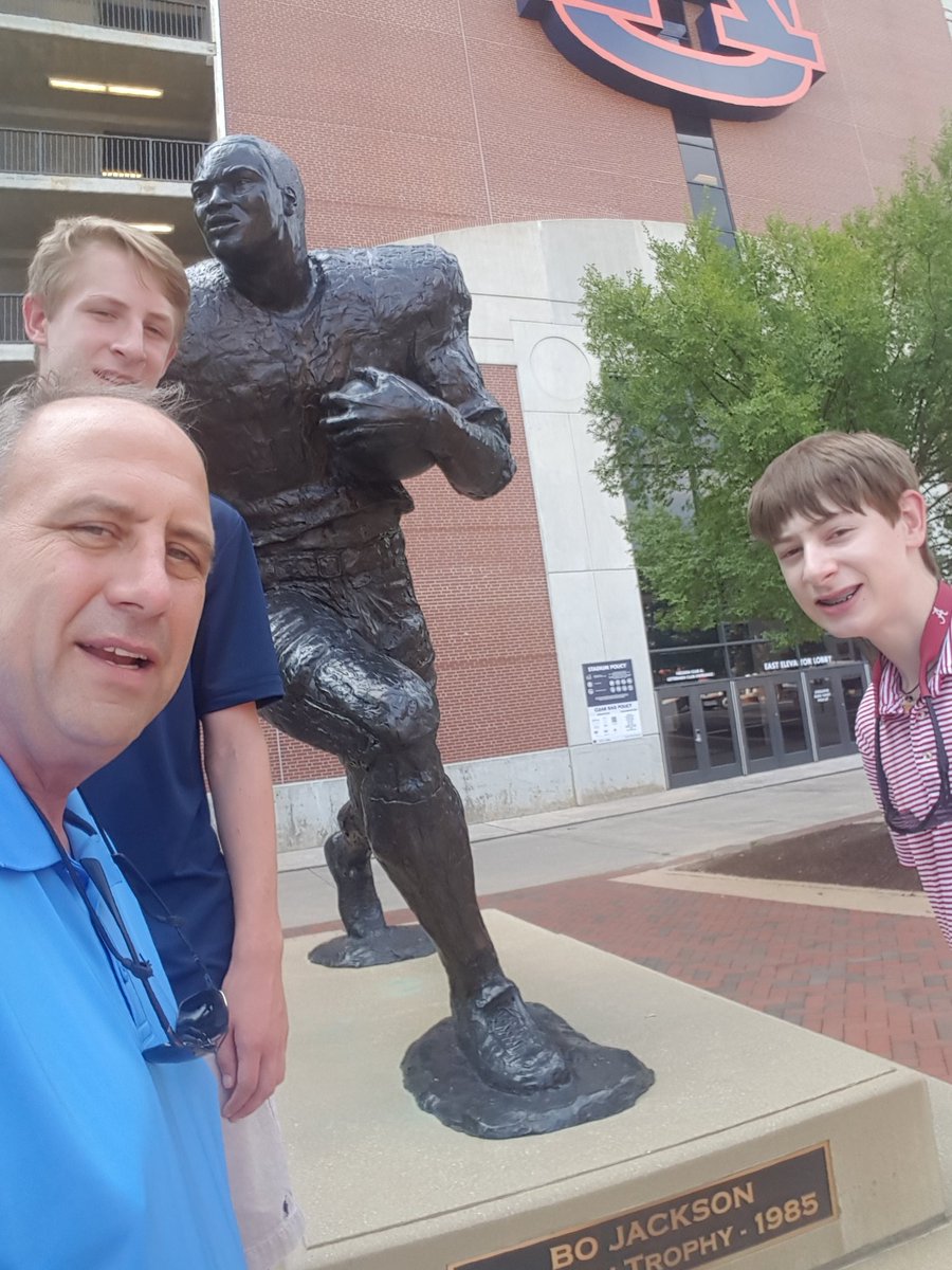 kwieseman's tweet photo. When in Auburn you have to get a picture with Bo! #Toomerslemonade https://t.co/Mh6s0jT4Hz