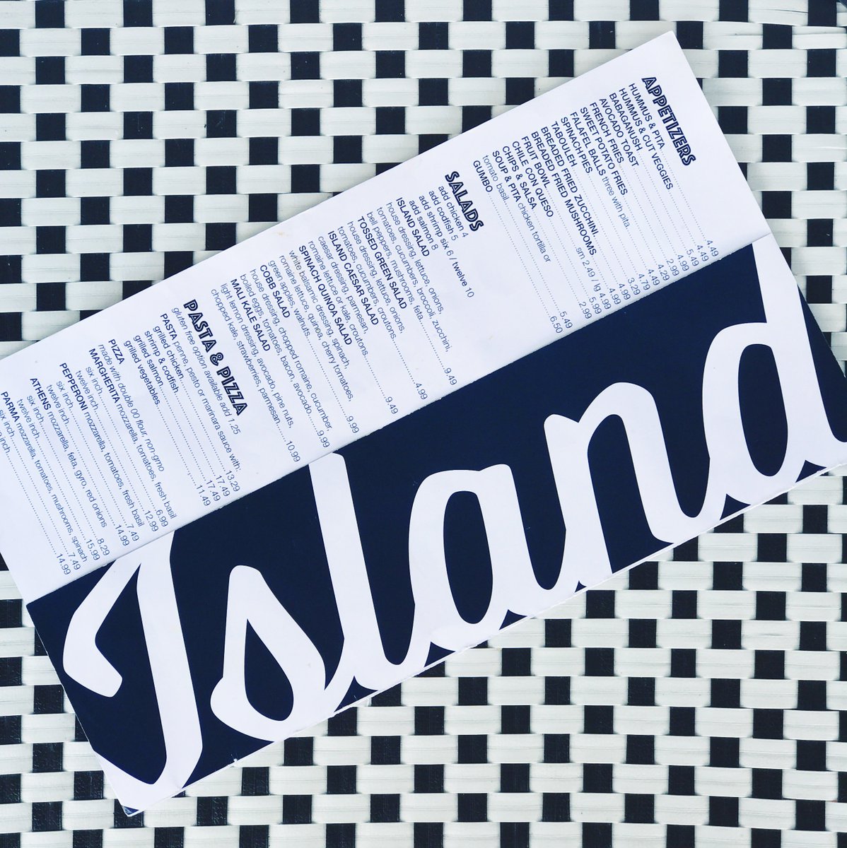 IslandGrillTX's tweet photo. We love our new look! Thanks to the ladies at @maliLLC for keeping us fresh! #islandgrillsummers #brandrefresh https://t.co/m5So2sP7vY