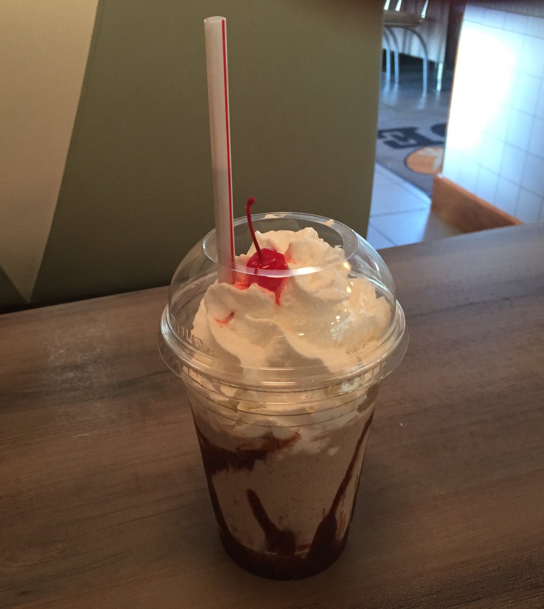 FoodDLite's tweet photo. Veggie burger melt and Oreo crunch shake at @ILoveDailyEats. Stick a fork in me! @ItsFoodPorn @FoodNetwork https://t.co/KQaXwG1Uz4