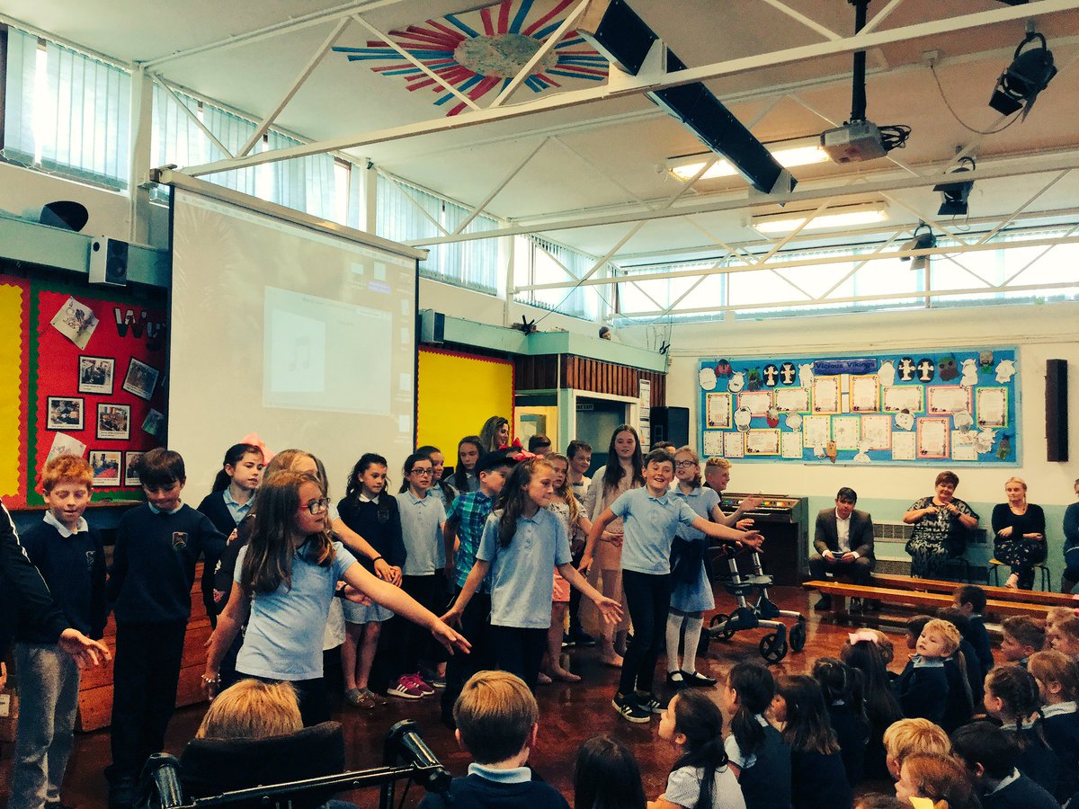 ysgolfali's tweet photo. Lluniau o'r gwasanaeth ffarwelio heddiw - pob lwc i blant blwyddyn chwech / performing #EdSheeran #Anglesey https://t.co/hCmeYgwDwu