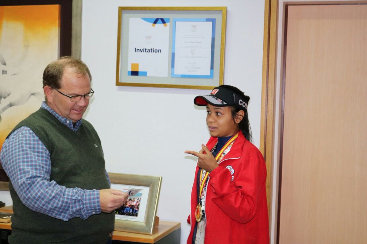 La atleta Tatiana Benítez, quien ganó el Oro🥇en #Golf en el Mundial de Transplantados pasó por el COP en agradecimiento al apoyo otorgado 🇵🇾