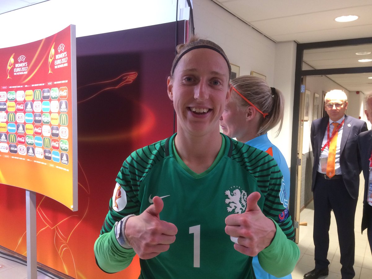 oranjevrouwen's tweet photo. Twee keer "de nul"! Thumbs up! 👍🏻👍🏻 #NEDDEN https://t.co/B1VXUy374u