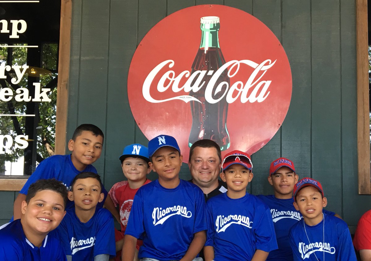 _andrewsbaker's tweet image. Excited to take #teamnicaragua to @KCRoyals game tonight! #boysofsummer #hummbabe