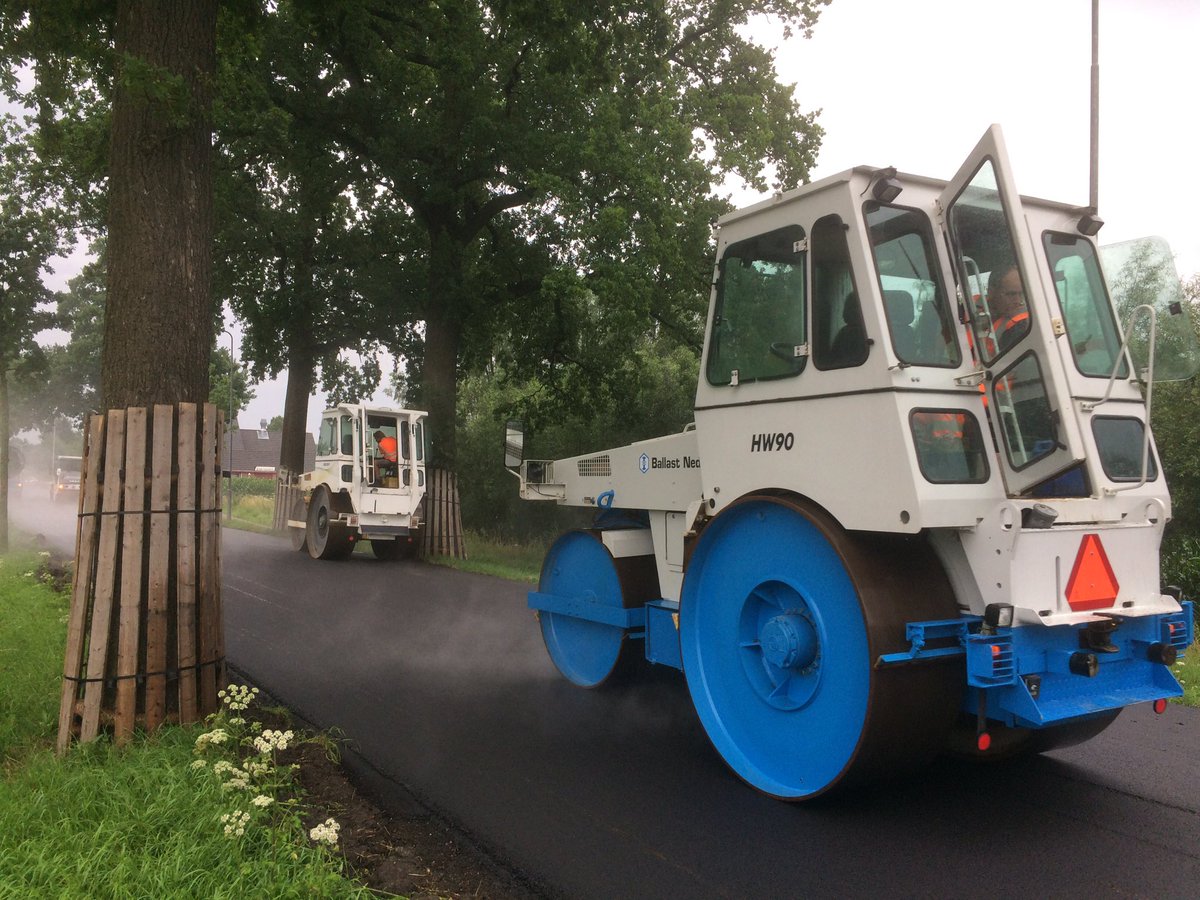 MaikelWelmers's tweet photo. #asfalt @GemeenteDuiven rijksweg #warminwarm #naadloos #vakmanschap @ReefInfra @Struktonciviel https://t.co/duKYq2VGf8
