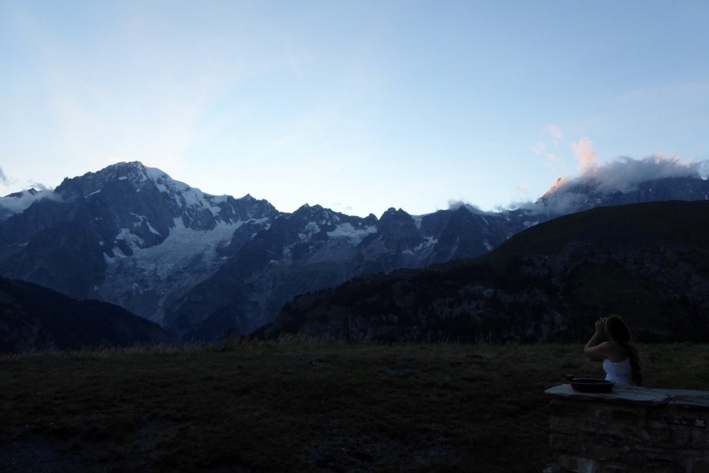 Beppeley's tweet photo. Anche la bravissima @CasalinoManuela con il @CAI150 sui #sentieri del #MonteBianco.
Uscire dal virtuale per ritrovarsi in #montagna #Alpi https://t.co/2xG9Bo7DMY