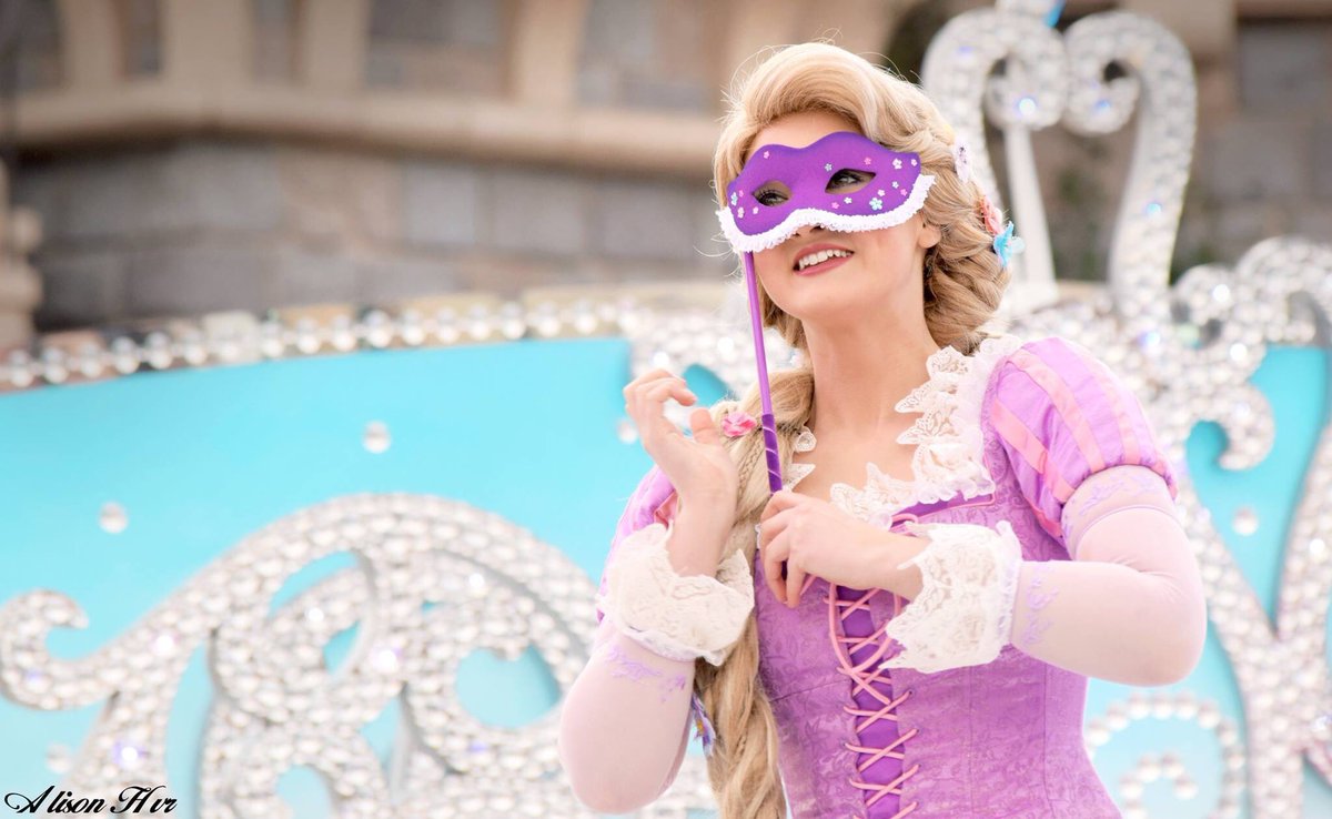 AHivre's tweet photo. " Moi j'ai un rêve, moi j'ai un rêve... ! " 
#raiponce #reponzel @DisneylandParis https://t.co/KKDy2fbefZ