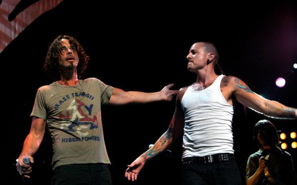 lisspereira's tweet photo. "but in the end it doesn't even matter"
#RIPChesterBennington 
😢 https://t.co/IatKwDCnZF