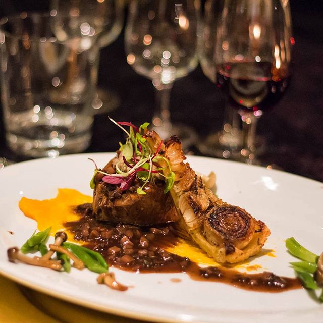 tipmyserver_app's tweet image. Reposting @twotastytummies:
BEEF WELLINGTON 😆😍😆
Who can possibly say no to this???