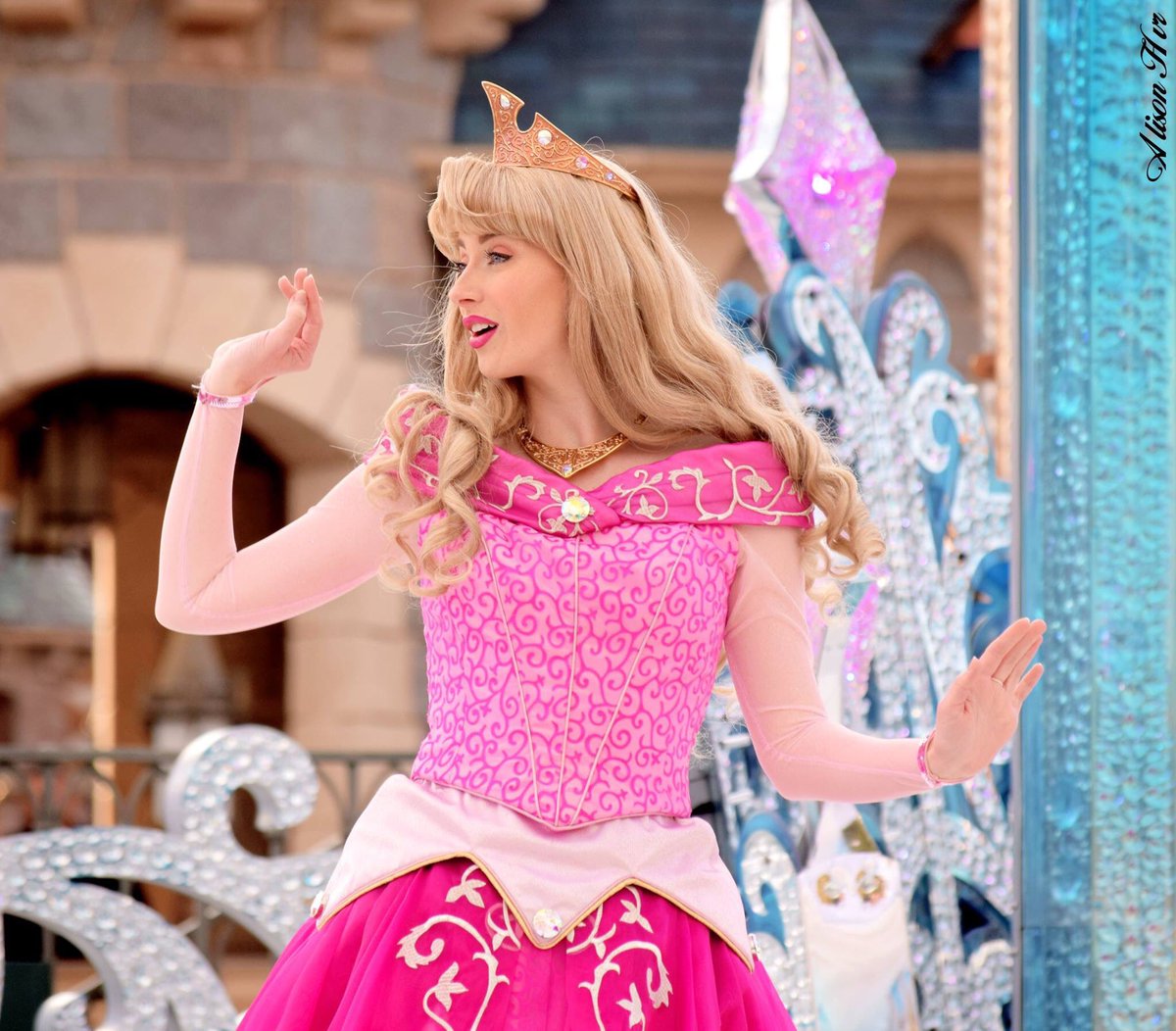 AHivre's tweet photo. "Mon amour je t'ai vu au beau milieu d'un rêve..."
#labelleauboisdormant #princessedisney @DisneylandParis @Disneylandpbp https://t.co/BkRmPDtSYc