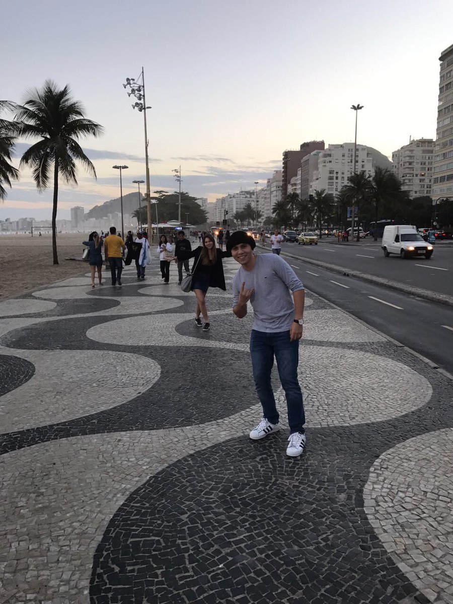 tatiyacaman's tweet photo. Este man en serio que no respeta. @WYacaman #wheninrio https://t.co/ORCCnebCH4