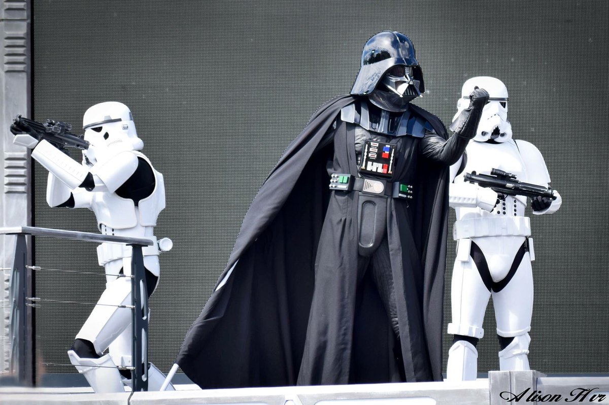 AHivre's tweet photo. Vous allez découvrir le côté obscure avec la saison de la force ! J'adore 😁 #StarWars @DisneylandParis https://t.co/btTxlw55oT