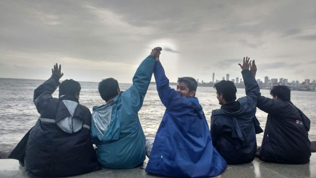 Aditya_K_SRKian's tweet photo. @mid_day @iamsrk @RedChilliesEnt @SpiceSocial1
Ans6. @iamsrk Would Love To Take His Kids To Beaches.
#JabHarryMetSejal #SRKTheGuide https://t.co/SomqabR8ga