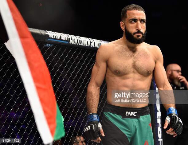 bullyb170's tweet photo. Caption contest : caption and retweet best caption will win sign official UFC gloves ...may the odds be ever In your favor https://t.co/Tumoz8672m
