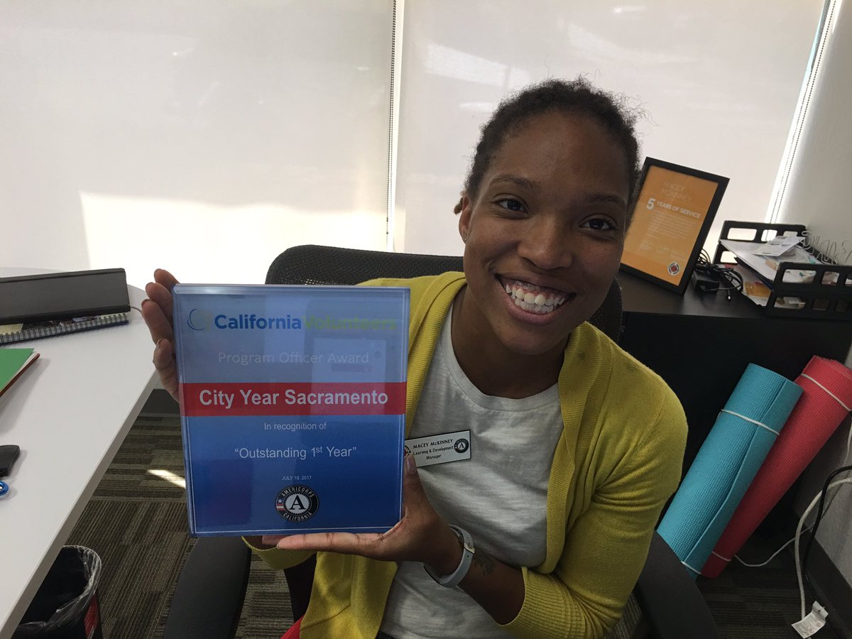 CityYearSAC's tweet photo. We won @AmeriCorps @CalVolunteers outstanding 1st year award! Great start to a new year #makebetterhappen #CYSAC #CityYear #Service https://t.co/1WvXHJwT4B