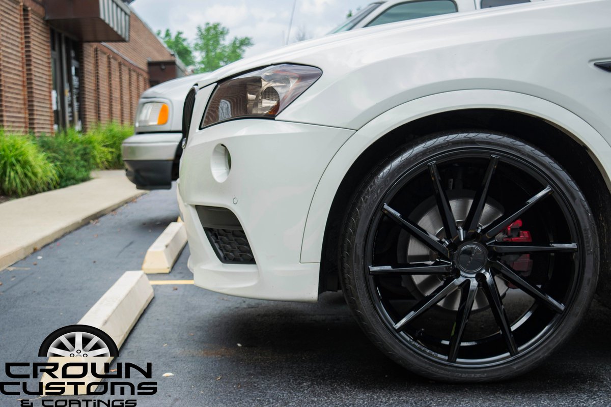 CCCWHEELGUY's tweet photo. @vossenwheels in for refinishing. Cleaned, repaired, and powder coated super wet gloss black! #Vossen #wheels #black #glossblack #bmw https://t.co/ezBPIMKlQa