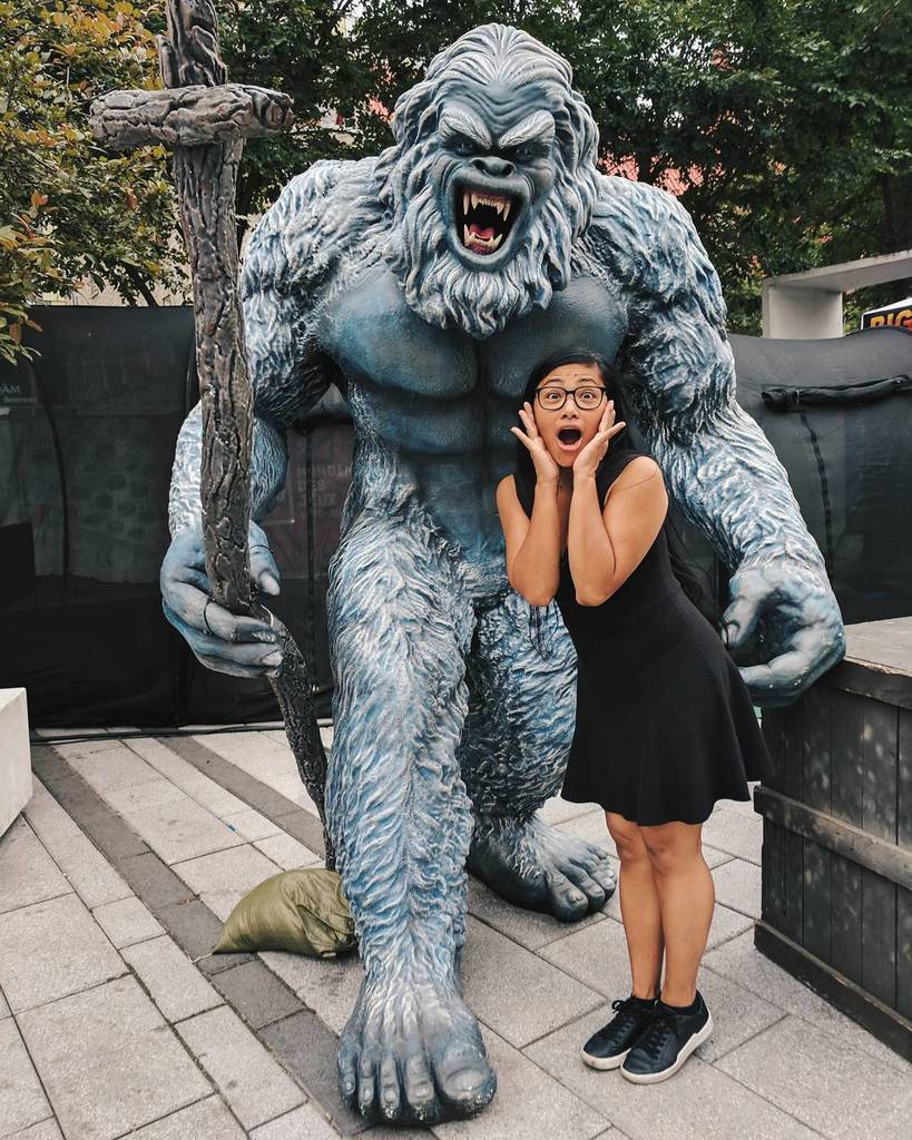 ShehaniKay's tweet image. #bigfoot pinching my bottom! Oh my! #juspourrire #montrealjetaime ift.tt/2uEqz5o