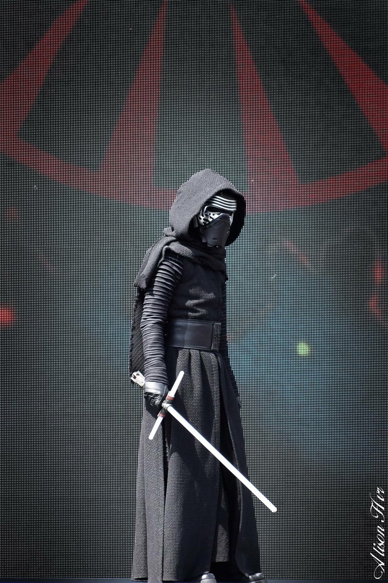 AHivre's tweet photo. @DisneylandParis #KyloRen #saisondelaforce #StarWars @Disneylandpbp @DisneylandPfans @DisneyParks https://t.co/nXQzITcRLX
