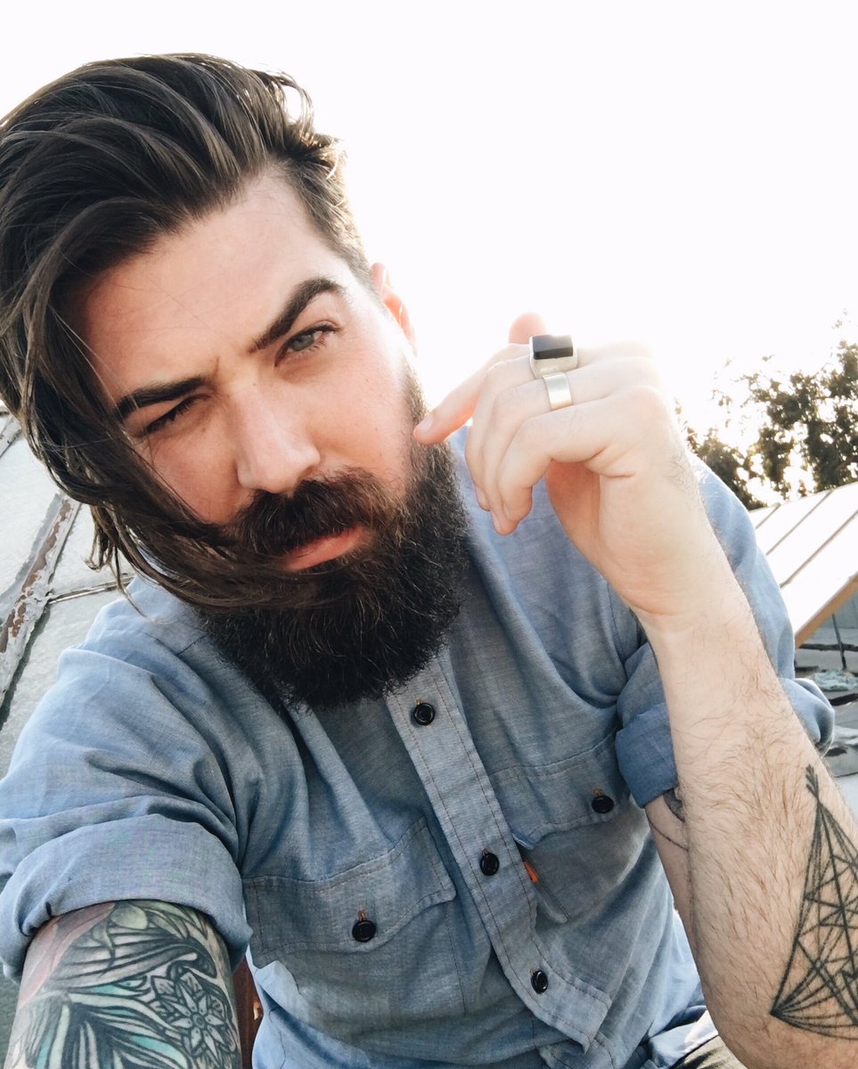 Who's going to SD Comic Con?! I'll be speaking on the Hey Arnold panel tomorrow (Friday). Come say hi 👋🏼 #heyarnold #comiccon