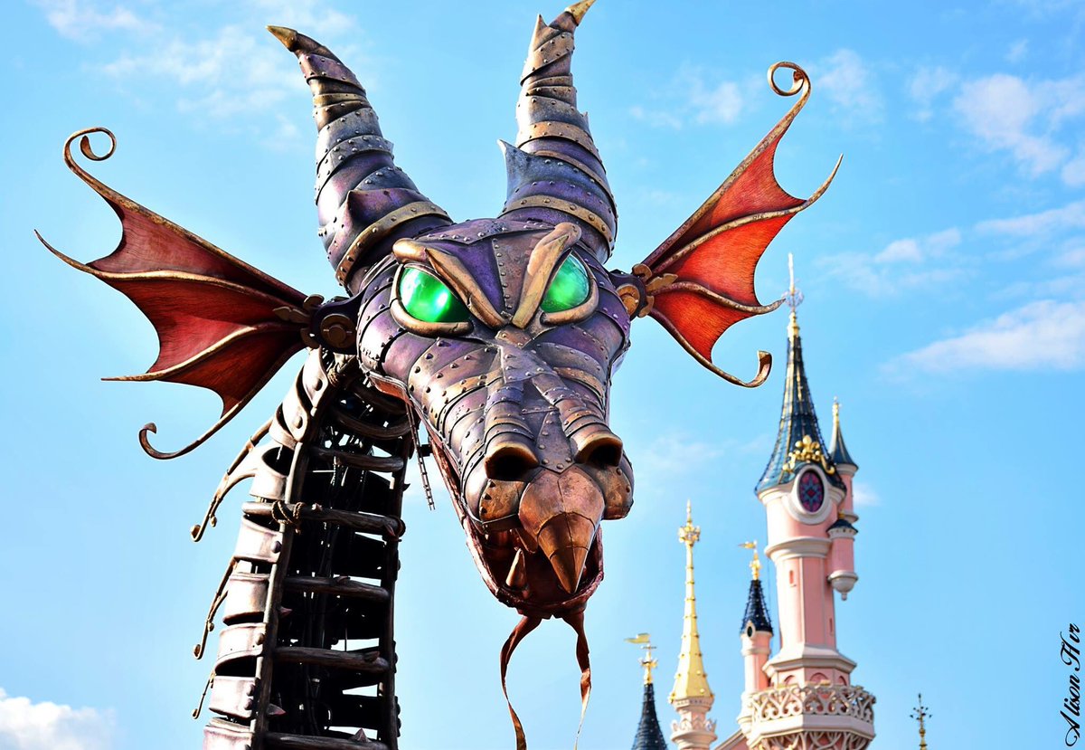 AHivre's tweet photo. Qui a déjà croiser sa flamme ? #DisneylandParis25 #DisneylandParis #Disney @DisneylandParis @Disneylandpbp https://t.co/YKqCT611kO