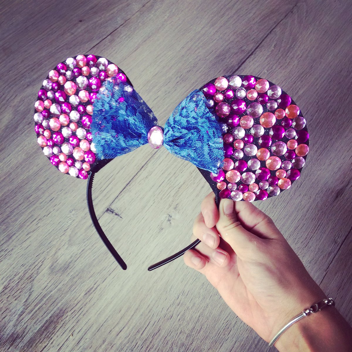 AHivre's tweet photo. Fabrication maison 😍😍😍#fandisney #serretêtemickey #Disney @DisneylandParis @DisneylandPfans @Disneylandpbp @Disney https://t.co/l2BaITgGbt