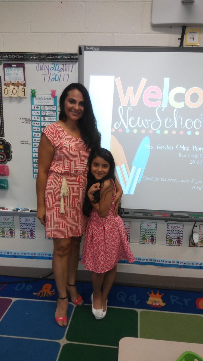 LadyAlvarezC's tweet photo. Very exciting our peek at my seat ... Our first grader Nor Saray Sharpe.... https://t.co/2kVaxnyuT0