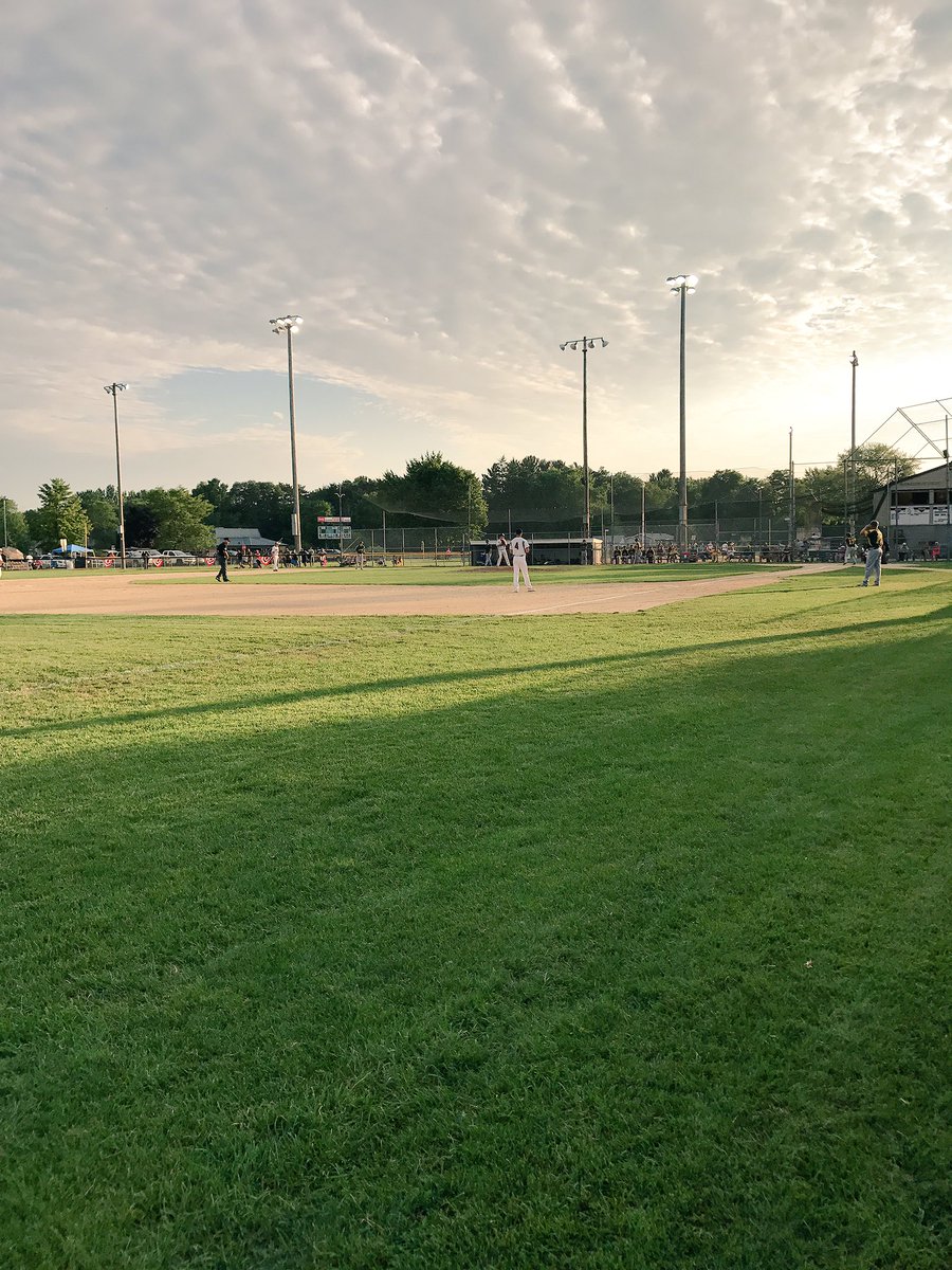 SixersBaseball's tweet photo. Great night for some Regional baseball. Point vs. Everest #GoSixers #LegionBaseball https://t.co/2jsjs9qTHh