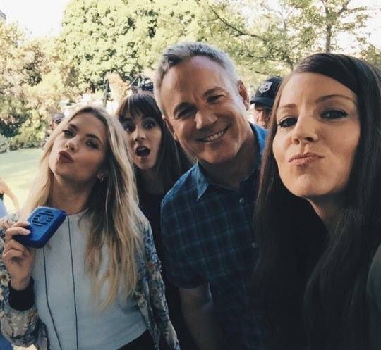 pllconventionbr's tweet image. Que saudades desse elenco junto, das brincadeiras, dos snaps, fotos e de tudo 💔 #PLLGameOver