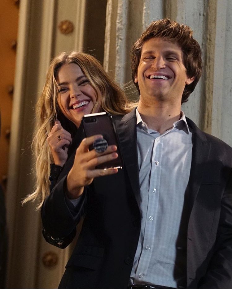 pllconventionbr's tweet image. Que saudades desse elenco junto, das brincadeiras, dos snaps, fotos e de tudo 💔 #PLLGameOver