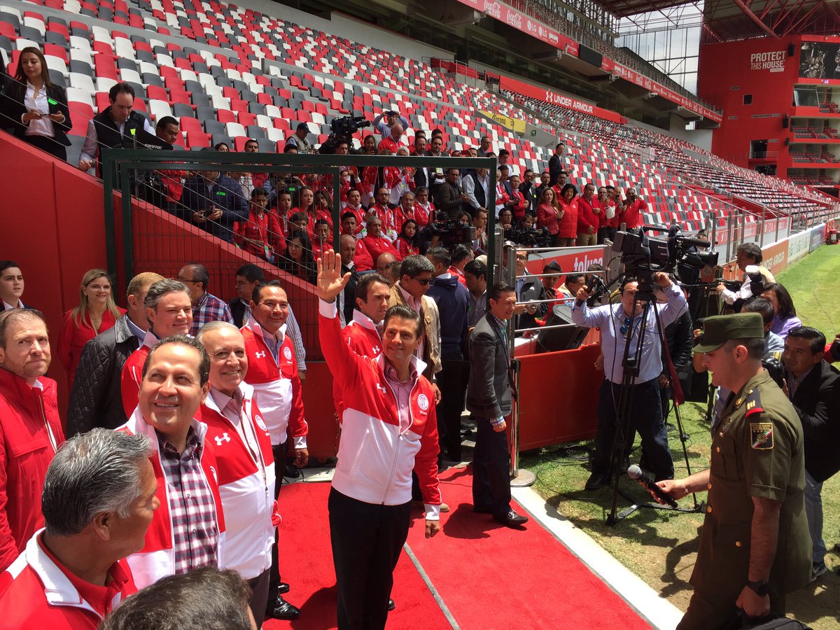 meLizaestrada's tweet photo. Que Peña Nieto haya inaugurado el "Nemesio Diez" no se si haya sido buena idea.🤔🤔🤔
#Tuluca https://t.co/QNZzNrjwAH