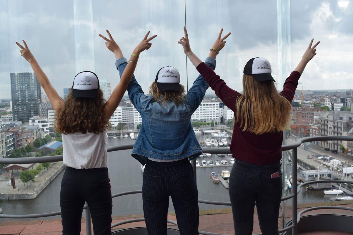 emma_onderbeke's tweet photo. 20 juli, special day ❤️
#GF2016
#Antw2017
Bedankt voor al de mooie vriendschappen @Lauwraaaaah_ ❤️ https://t.co/h7SZvA1Aj2