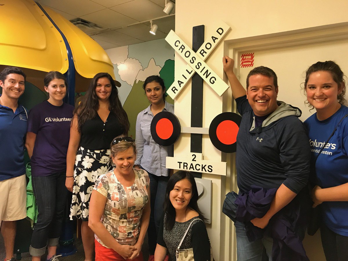 WabtecCorp's tweet photo. Thank you to our volunteers who came out to give back today. Fantastic day of giving in the Chicagoland area and across the world. #GECares https://t.co/ovivEIW21X