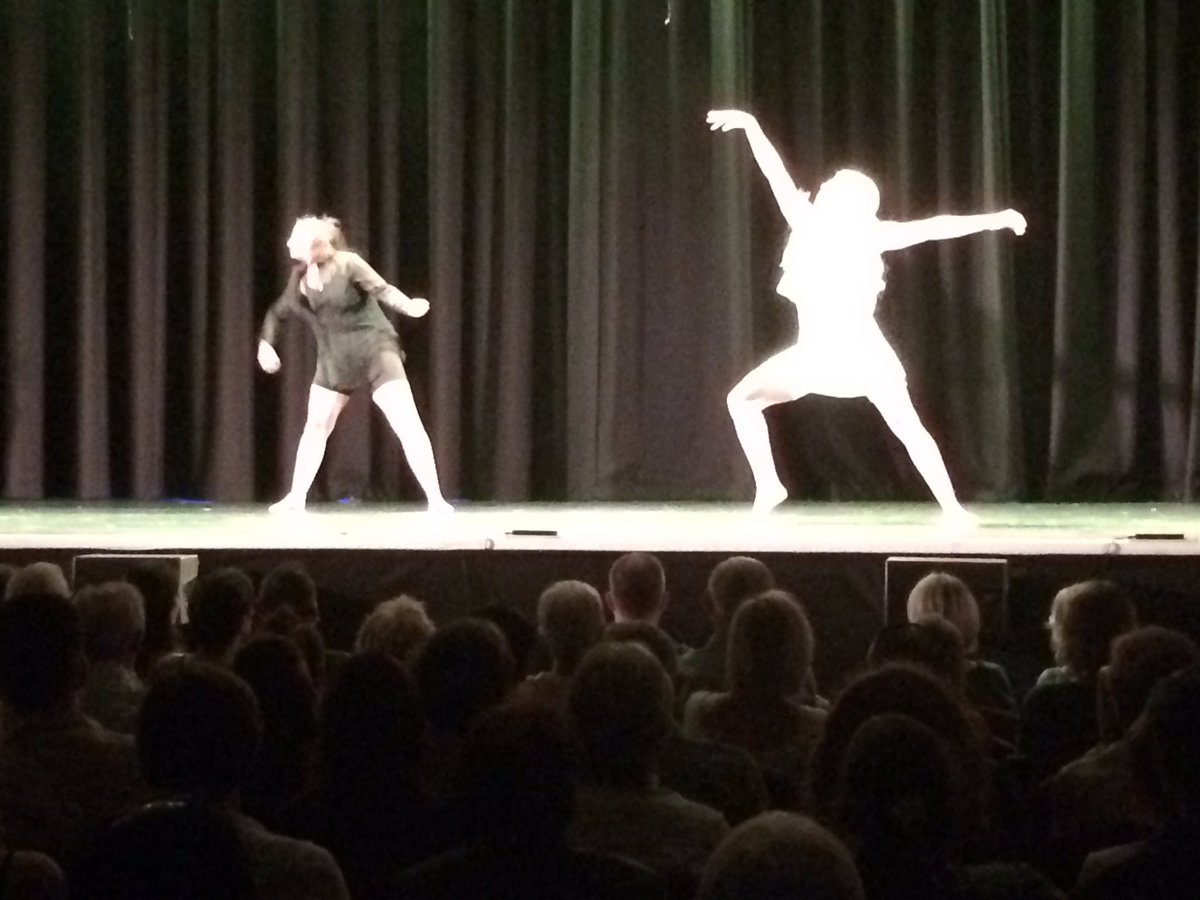 beckyalex_books's tweet photo. Wow!! What an amazing show ⭐️Beaumont Arts Celebration 😍@BeaumontSchStA @albanarena @ZoeJacksonLTD https://t.co/E3N0QM7JwT