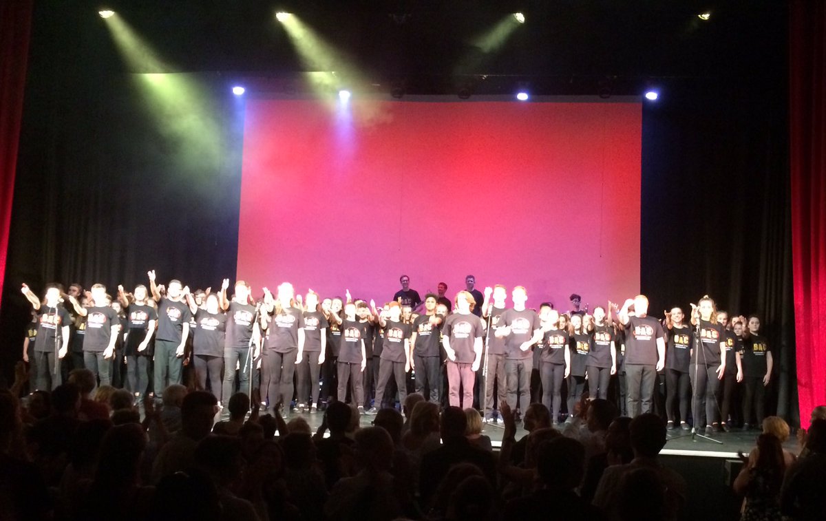 beckyalex_books's tweet photo. Wow!! What an amazing show ⭐️Beaumont Arts Celebration 😍@BeaumontSchStA @albanarena @ZoeJacksonLTD https://t.co/E3N0QM7JwT
