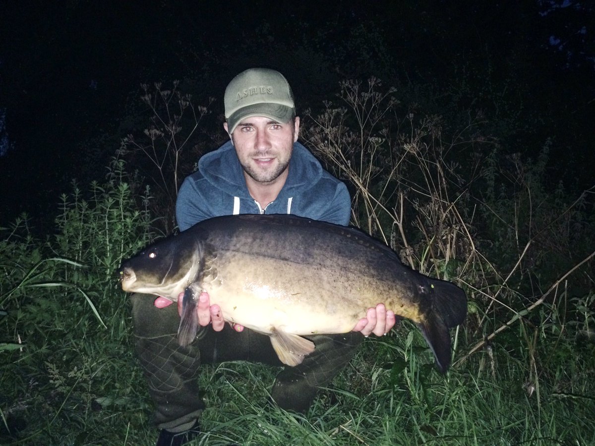 CarpmissionGK's tweet photo. Op de valreep vanavond deze lederkarper! Super vet om weer te mogen vangen na drie jaar https://t.co/MIt25AHYV4