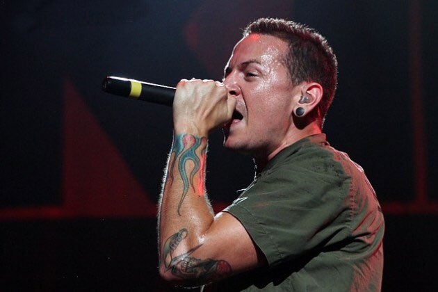 EmmaDo9's tweet photo. Mi adolescencia muere hoy con #ChesterBennington descansa en paz, siempre recordare tu magnifica musica y la seguire escuchando https://t.co/S84iI21aHA