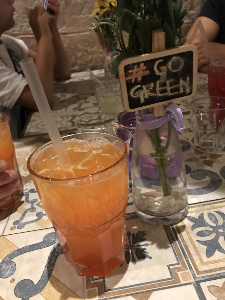Gidicci's tweet photo. 🔝Carpaccio di #Mopur con formaggio di mandorle alle erbe cipolline. #Spritz allo zenzero. Aperitivo #vegan #Cisternino #MicroPuglia. @OrnaOR https://t.co/mOdS1knj9c