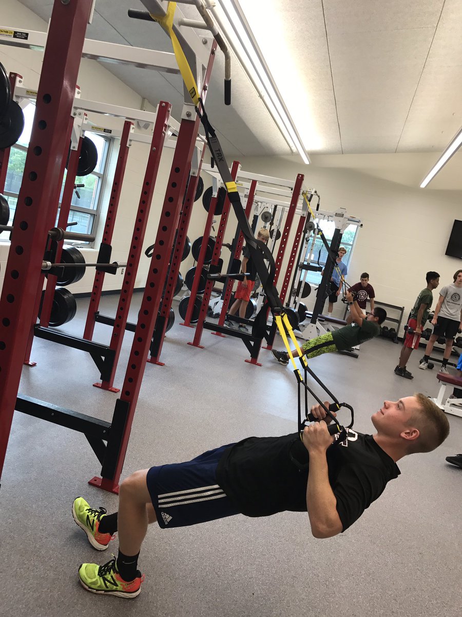 OHSstrength's tweet photo. Thanks to the amazing @ChiefsOAB for some new equipment. Our Student Athletes are using them everyday. #TRX #Boxjumps #HeavyDB #racks https://t.co/MYEoSnT1Cm